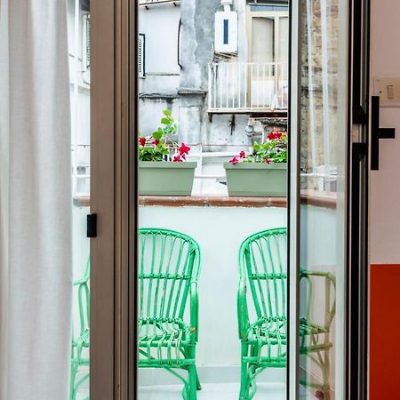 Charming Apartment With Balcony In The Historic Center Nápoly Kültér fotó