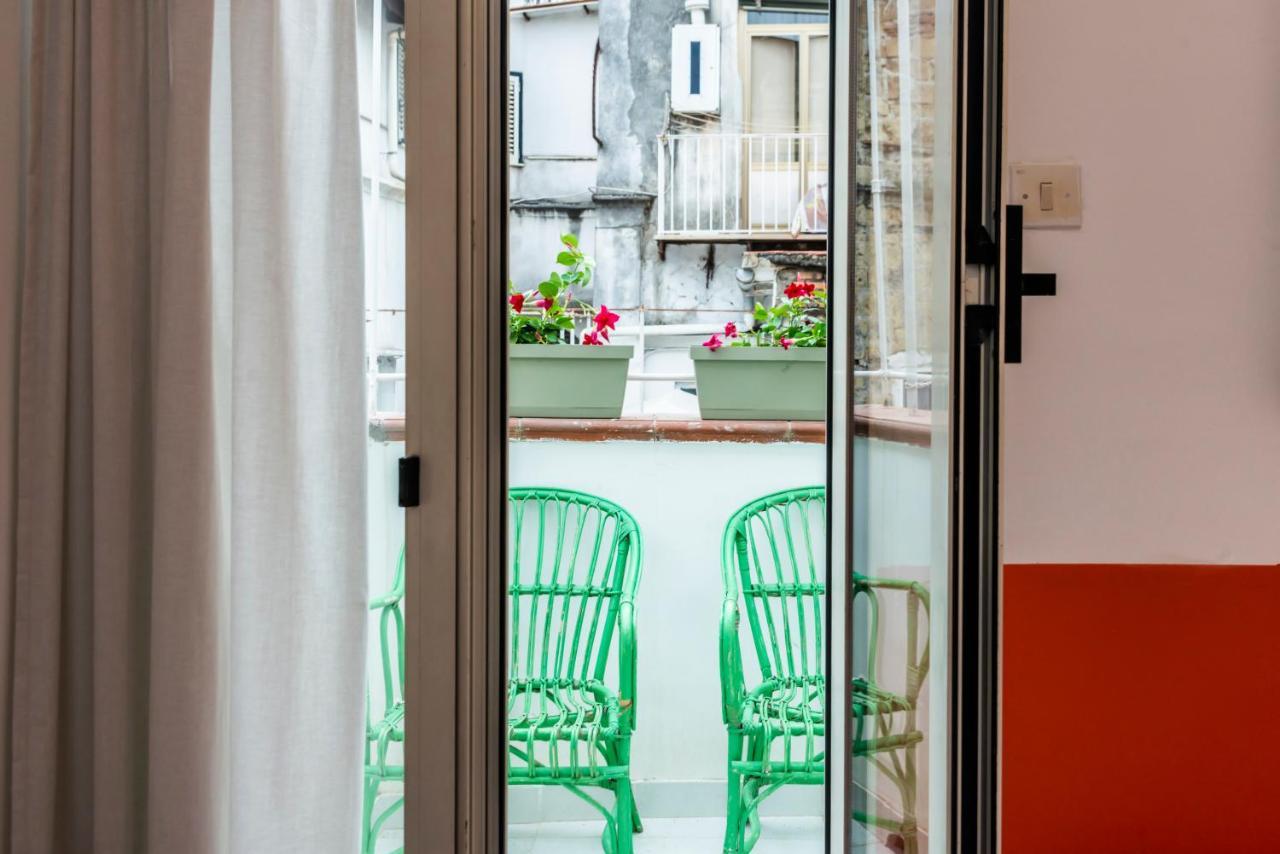 Charming Apartment With Balcony In The Historic Center Nápoly Kültér fotó