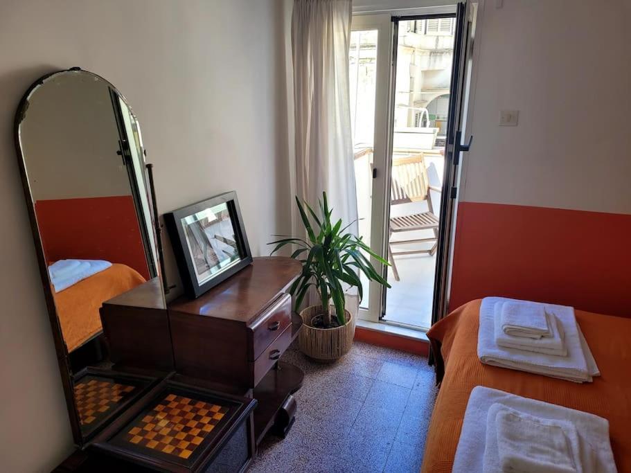 Charming Apartment With Balcony In The Historic Center Nápoly Kültér fotó