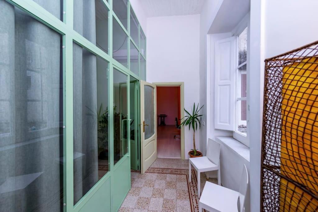 Charming Apartment With Balcony In The Historic Center Nápoly Kültér fotó