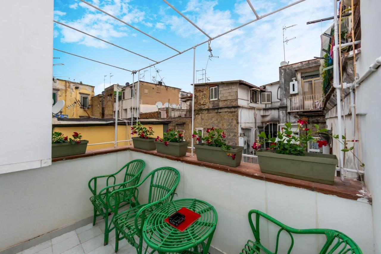 Charming Apartment With Balcony In The Historic Center Nápoly Kültér fotó