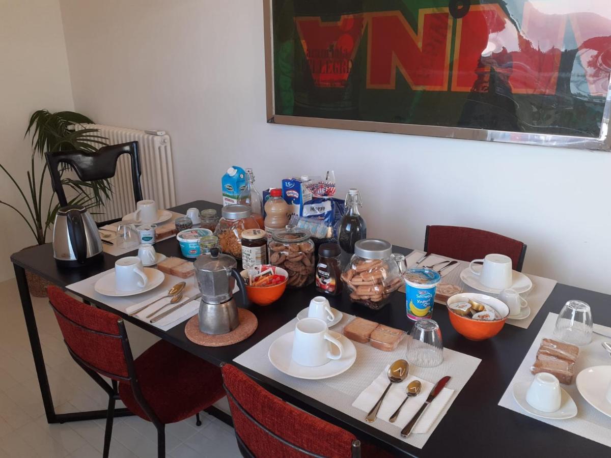 Charming Apartment With Balcony In The Historic Center Nápoly Kültér fotó