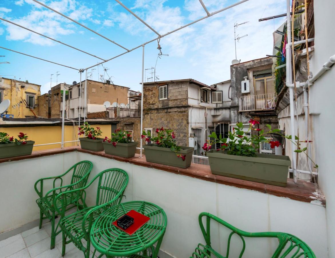 Charming Apartment With Balcony In The Historic Center Nápoly Kültér fotó